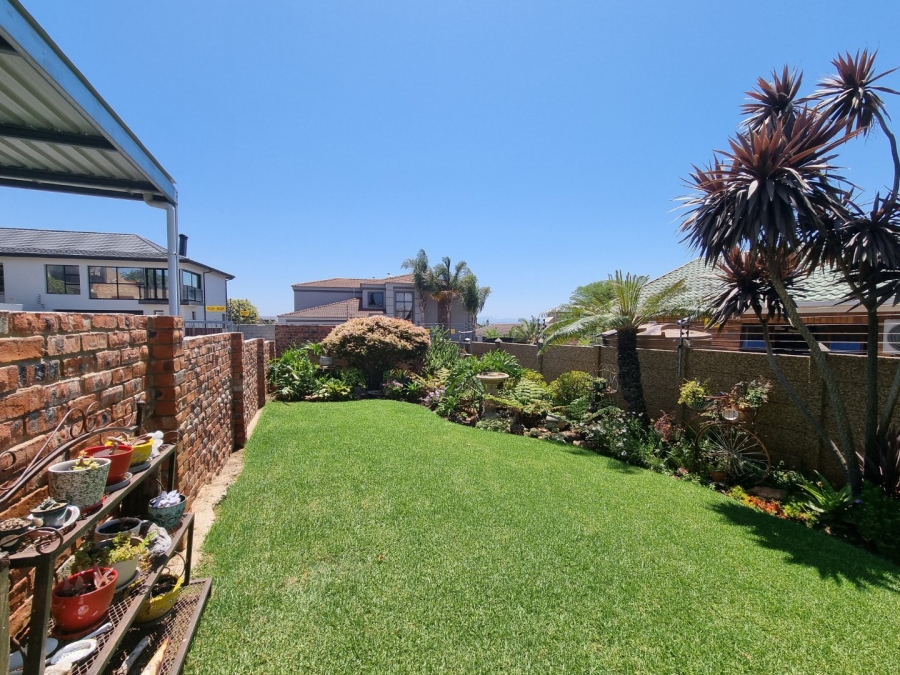 4 Bedroom Property for Sale in Wavecrest Eastern Cape
